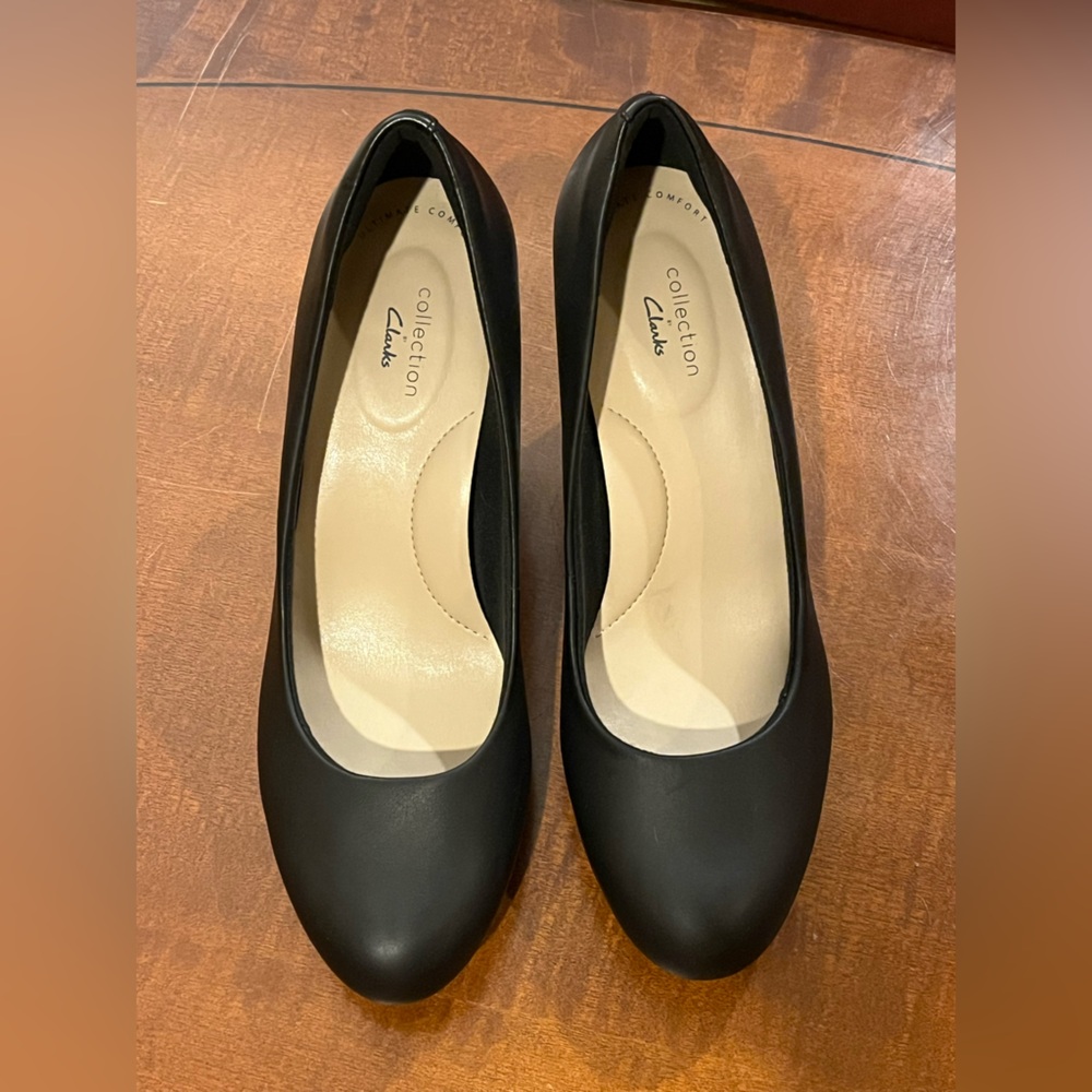 Clarks Ultimate Comfort heels/ pumps. Cushioned insole, arch support. Black. 9 - Picture 5 of 15